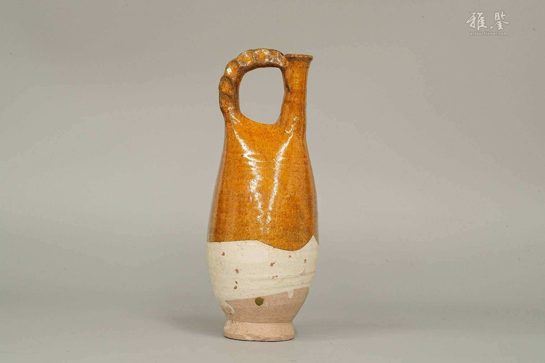 辽代 黄釉长劲细嘴壶 日本桐箱附 辽代 黄釉皮囊壶 日本桐箱附 本物保证